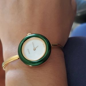1990 Authentic vintage Gucci bangle watch with 13 interchangeable bezels